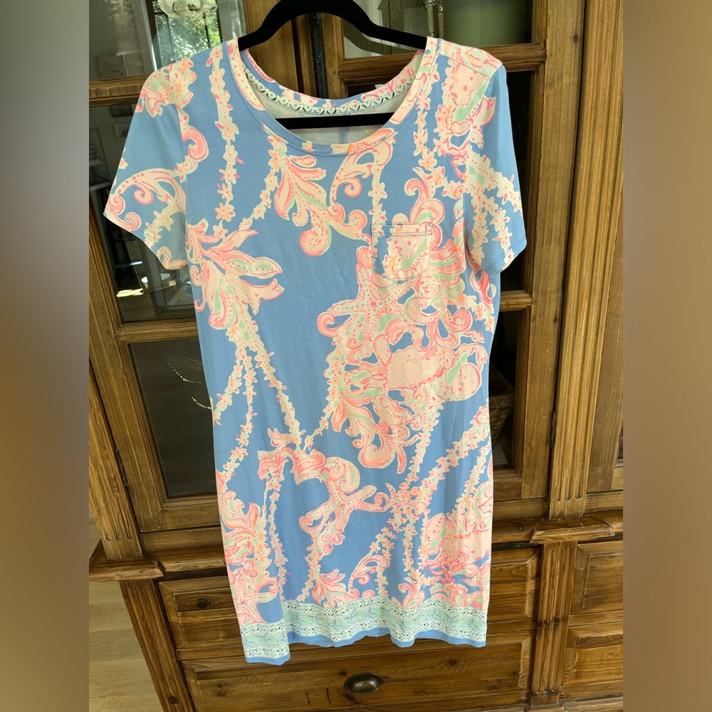 Lilly Pulitzer T-shirt dress (knee length)